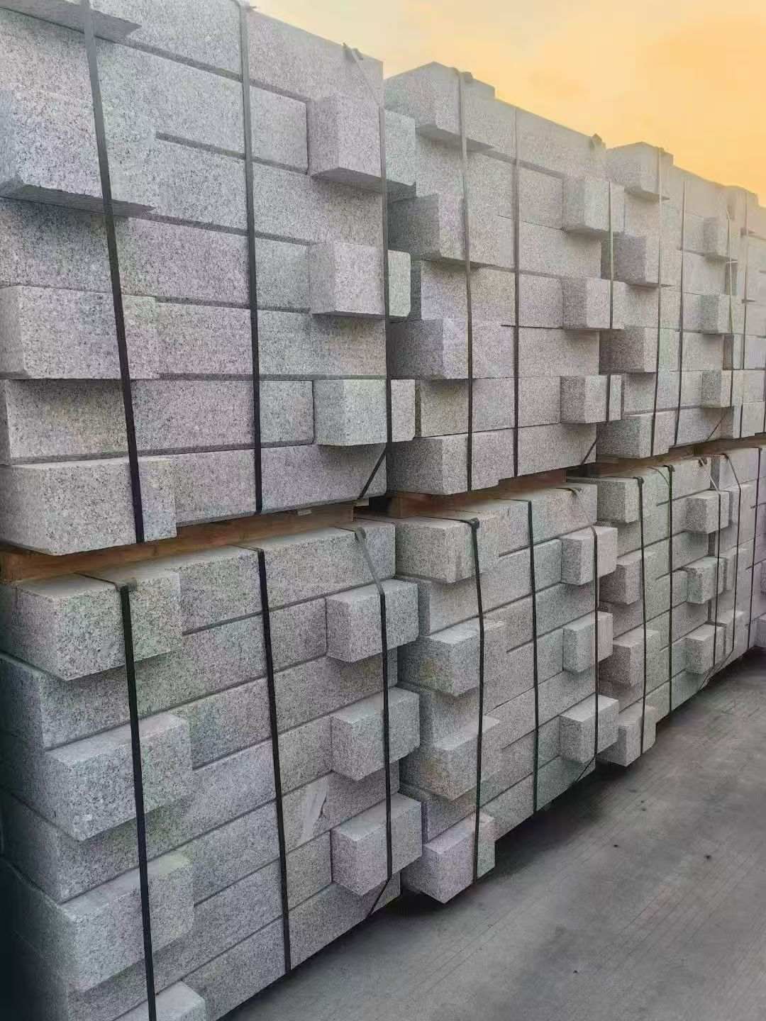 南京 芝麻白路沿石