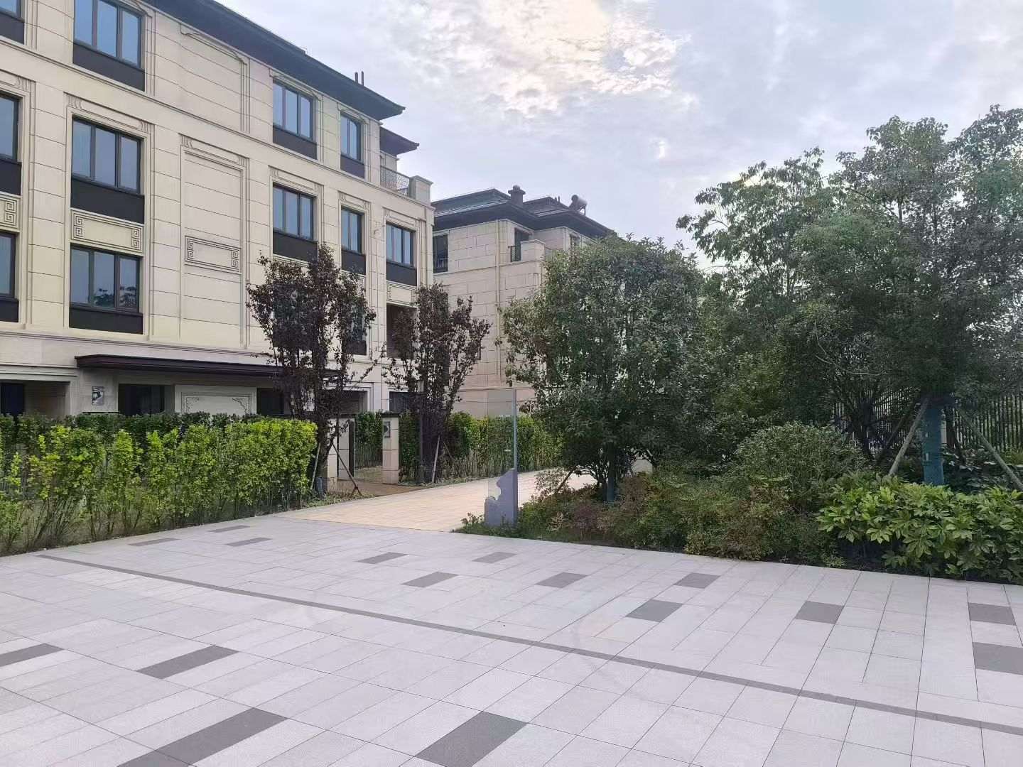 南京 芝麻白与芝麻白搭配铺装，尺寸1200*600