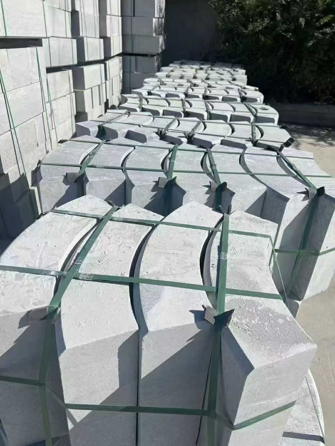 南京 芝麻灰弧形路沿石