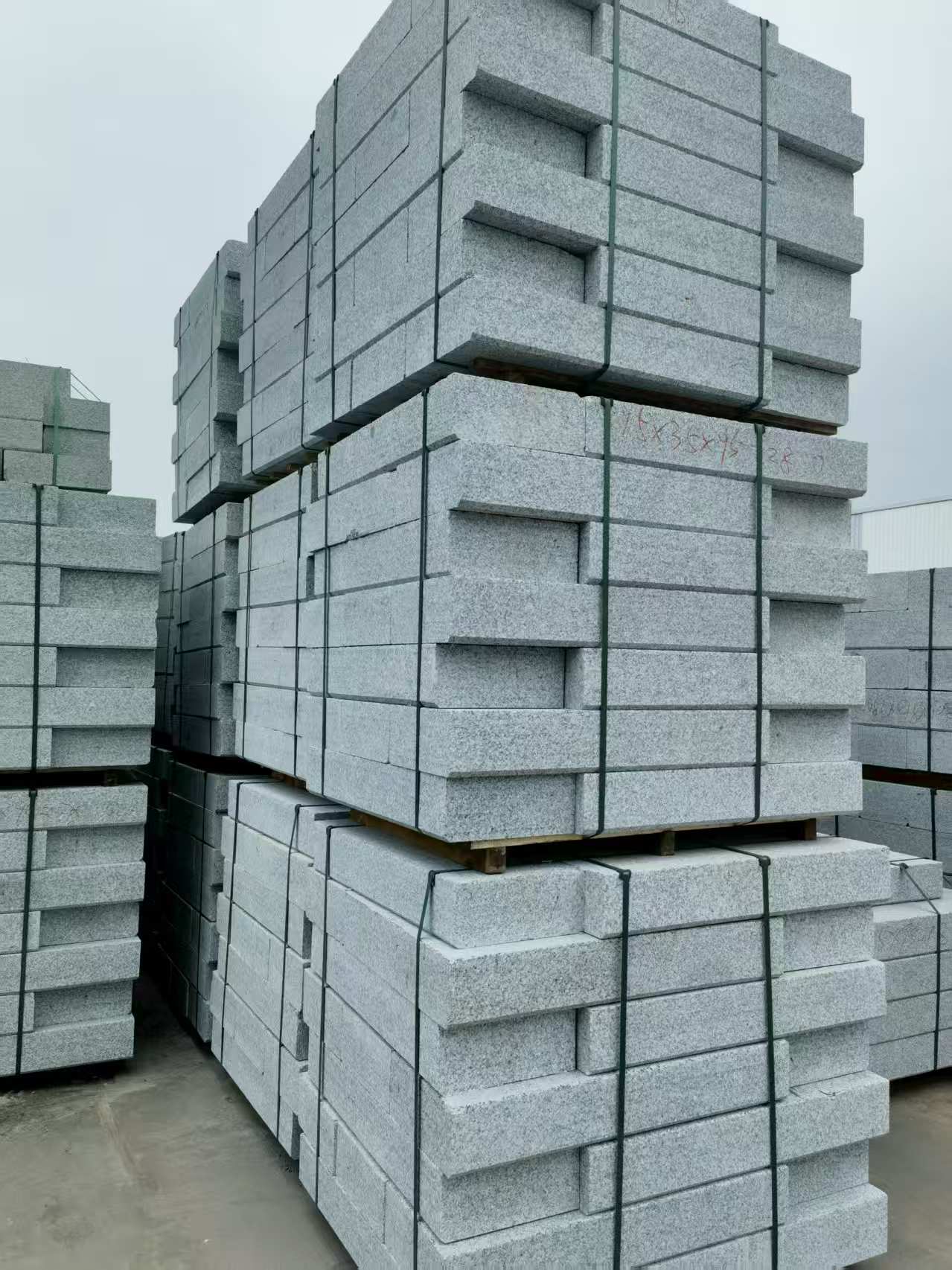 南京 路沿石，板板正正的路沿石