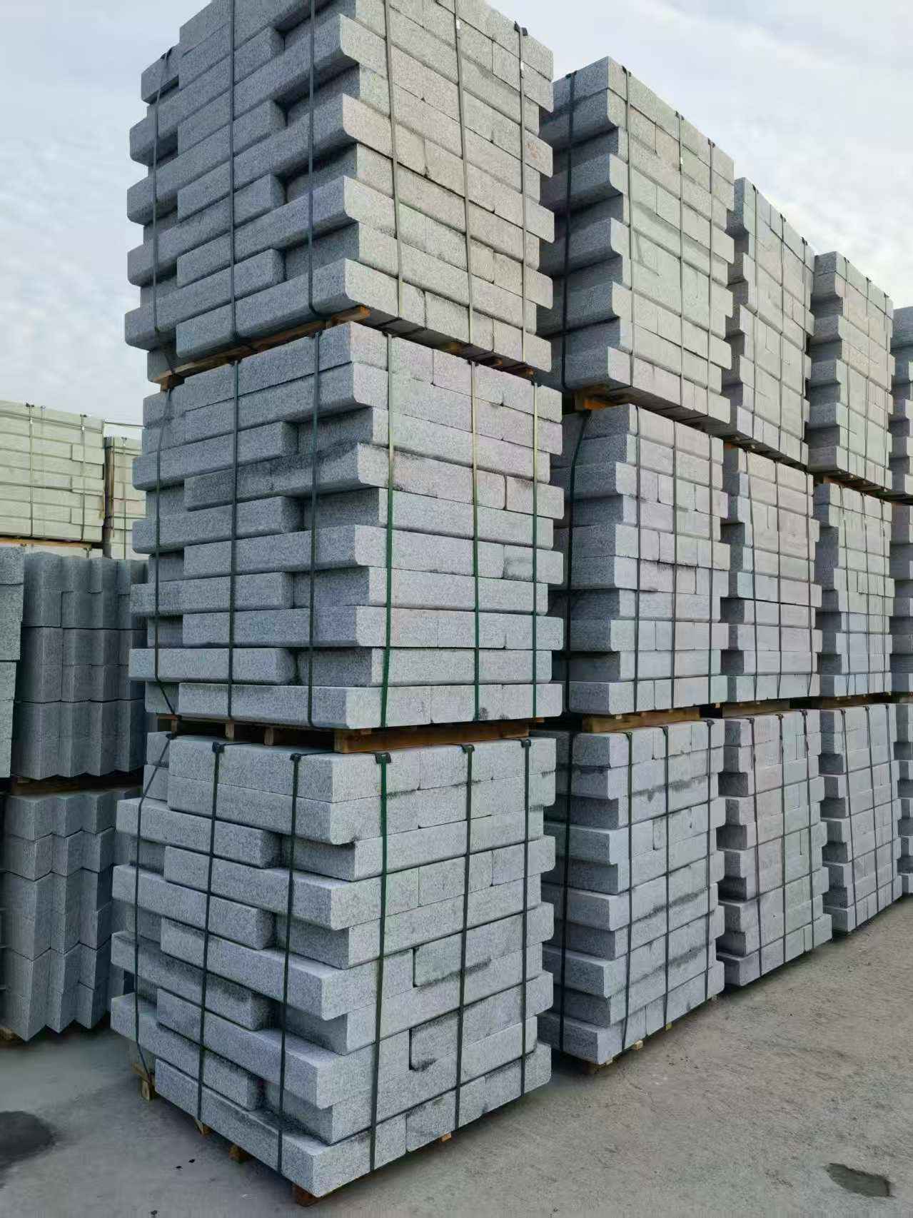 南京 路沿石（路侧石），颜色一致，尺寸标准