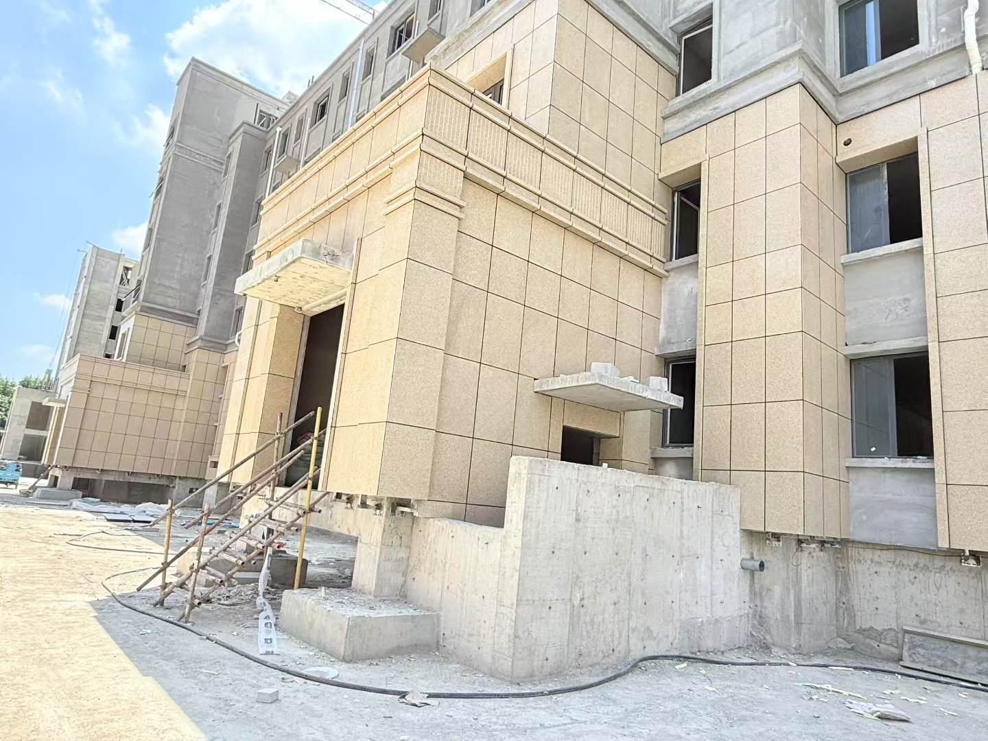 南京 黄金麻干挂，工地实拍