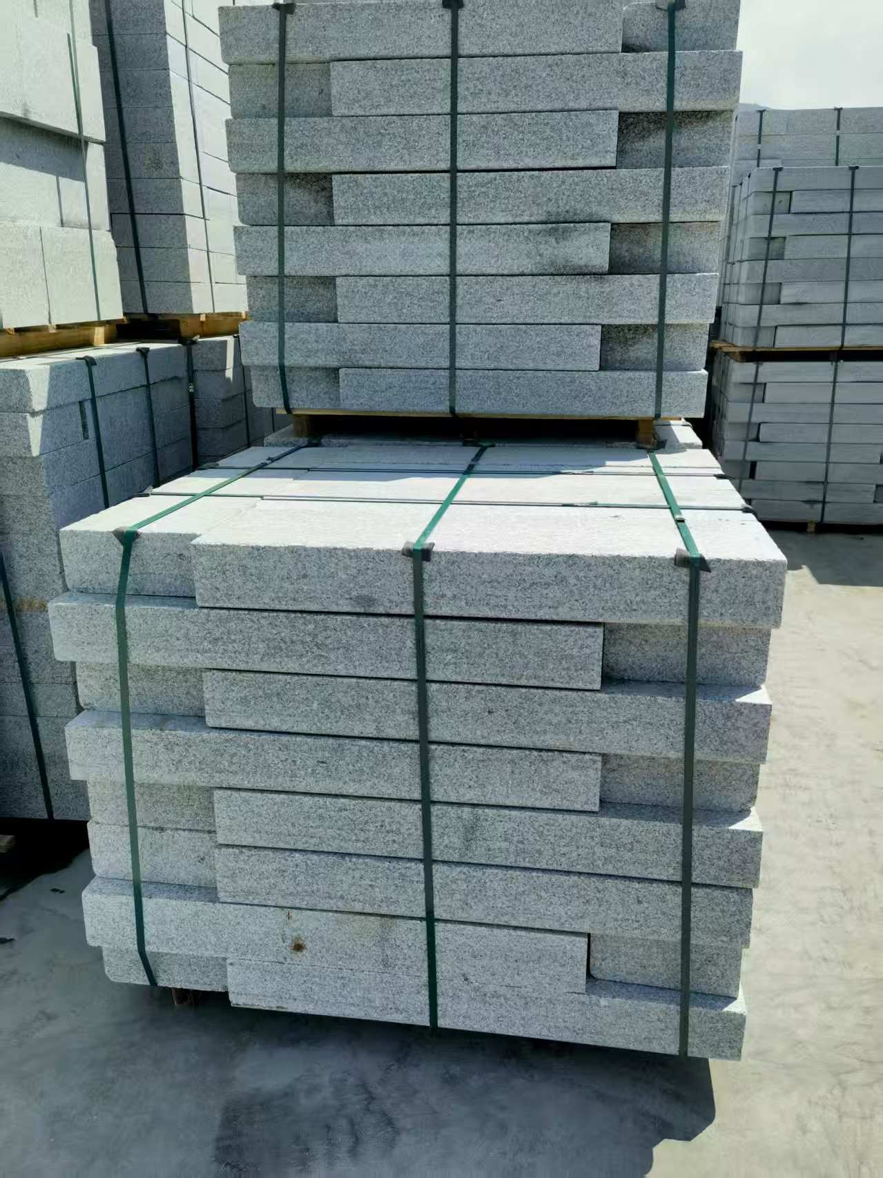 南京 芙蓉白花岗岩路沿石、平石尺寸标准，色泽均匀