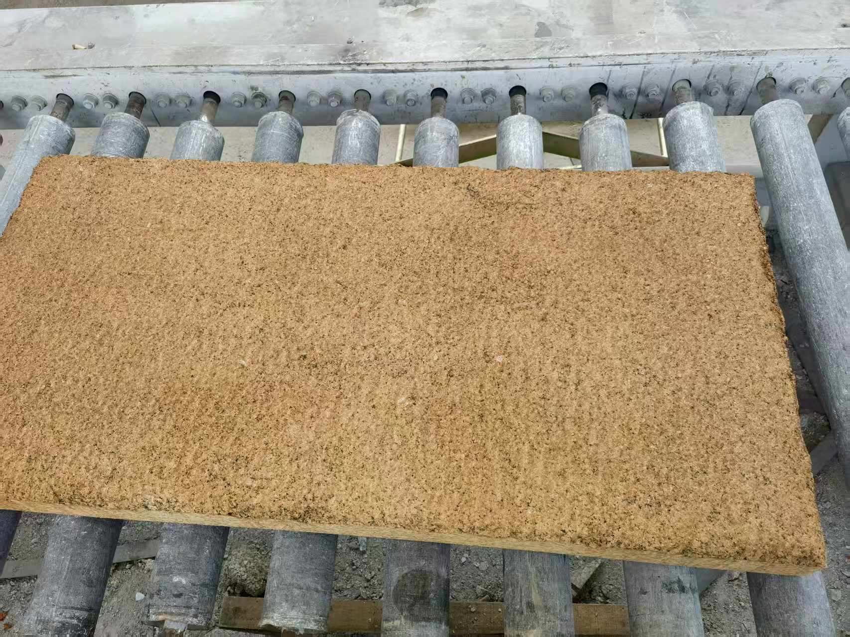 南京 菠萝面老石板，做旧仿古石，流水线生产加工